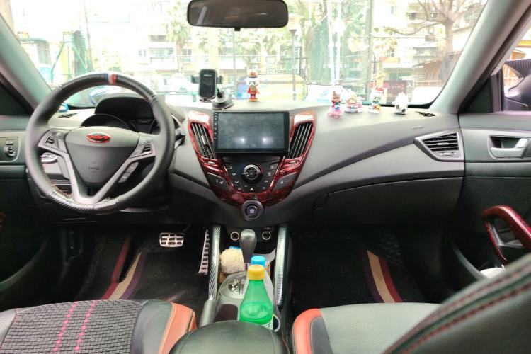 Used Hyundai Veloster 2012 1.6T Automatic Luxury Edition Center Console