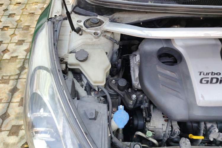 Used Hyundai Veloster 2012 1.6T Automatic Luxury Edition Engine Bay Right