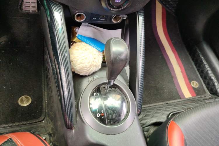 Used Hyundai Veloster 2012 1.6T Automatic Luxury Edition Gear Lever