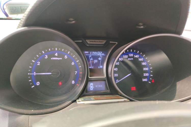 Used Hyundai Veloster 2012 1.6T Automatic Luxury Edition Odometer Close Up
