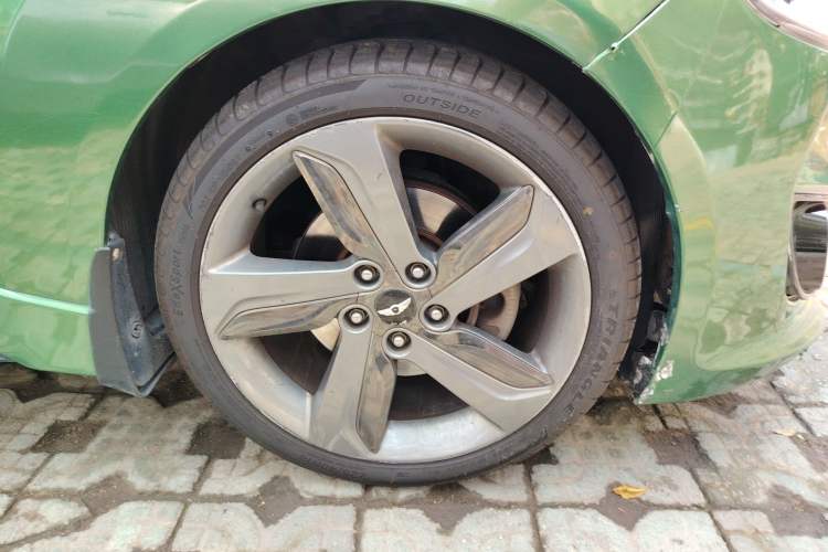 Used Hyundai Veloster 2012 1.6T Automatic Luxury Edition Right Front Wheel Hub