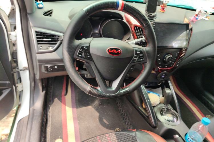 Used Hyundai Veloster 2012 1.6T Automatic Luxury Edition Steering Wheel
