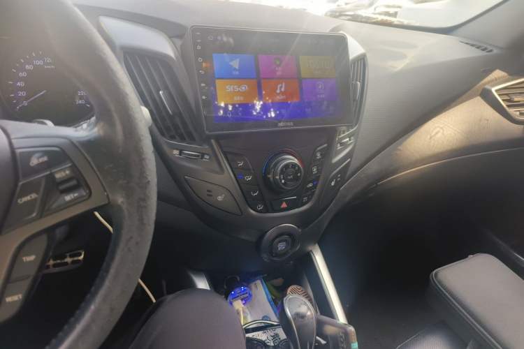 Used Hyundai Veloster 2012 1.6T Automatic Luxury Edition Audio And AC Panel