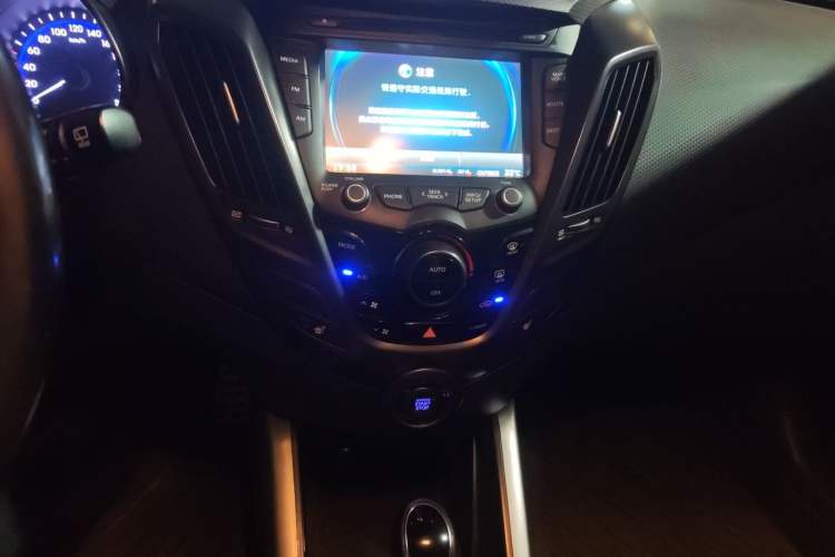 Used Hyundai Veloster 2012 1.6T Automatic Flagship Edition Audio And AC Panel