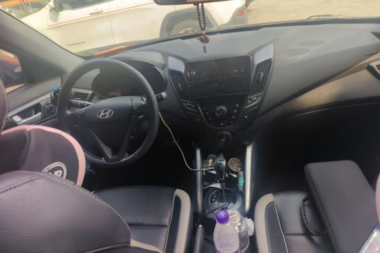 Used Hyundai Veloster 2012 1.6T Automatic Luxury Edition Center Console