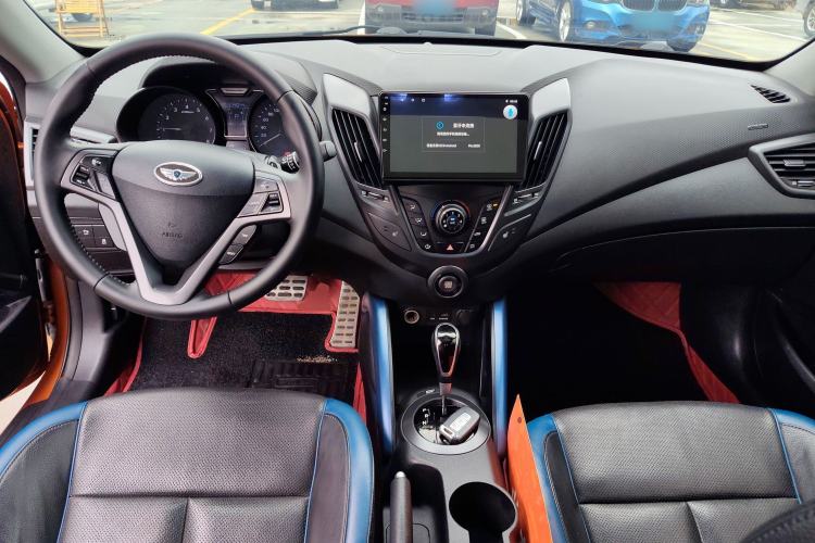 Used Hyundai Veloster 2012 1.6T Automatic Luxury Edition Center Console