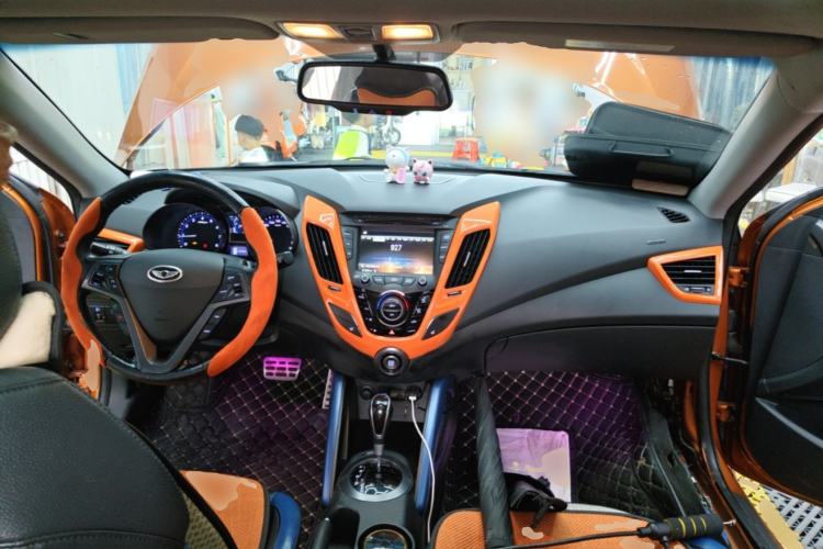Used Hyundai Veloster 2012 1.6T Automatic Flagship Edition Center Console