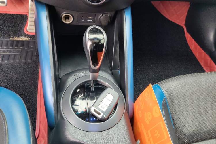 Used Hyundai Veloster 2012 1.6T Automatic Luxury Edition Gear Lever