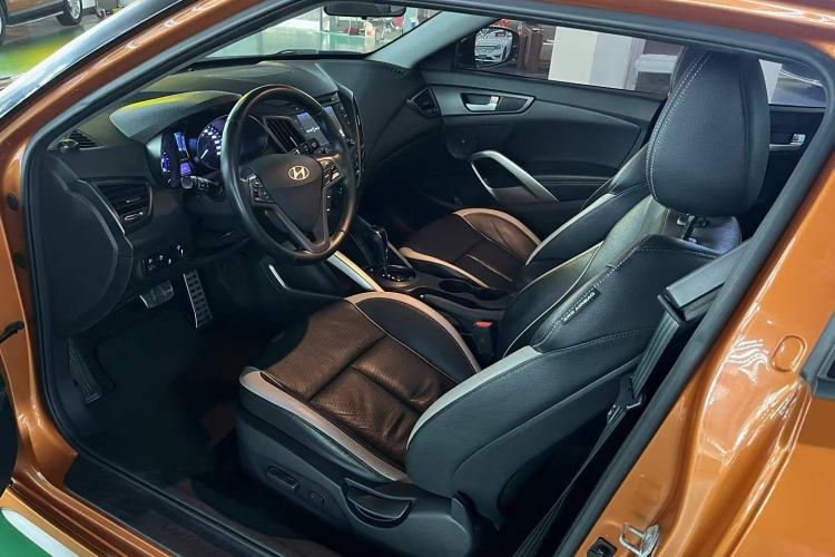 Used Hyundai Veloster 2012 1.6T Automatic Luxury Edition Interior 3