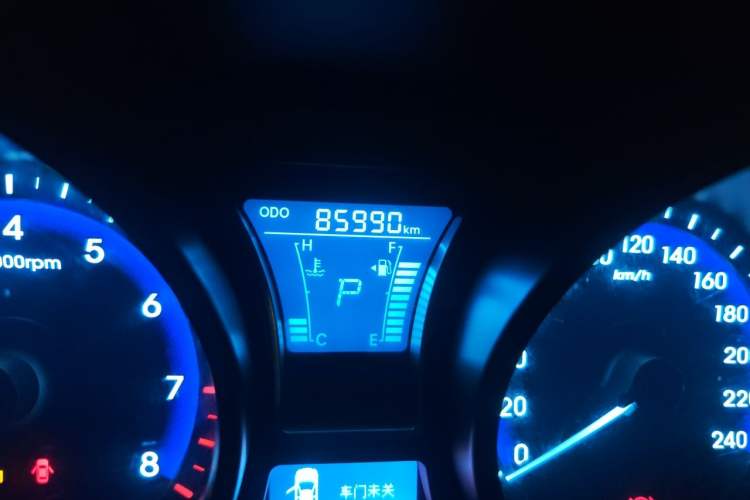 Used Hyundai Veloster 2012 1.6T Automatic Flagship Edition Odometer Close Up