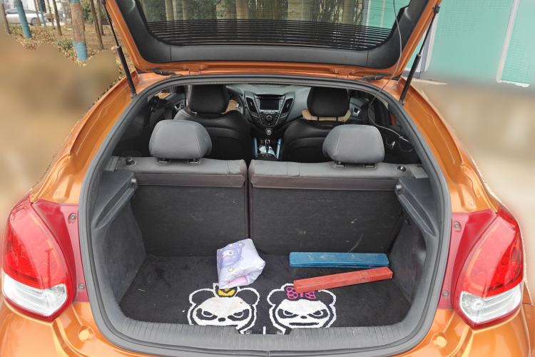 Used Hyundai Veloster 2012 1.6T Automatic Luxury Edition Trunk