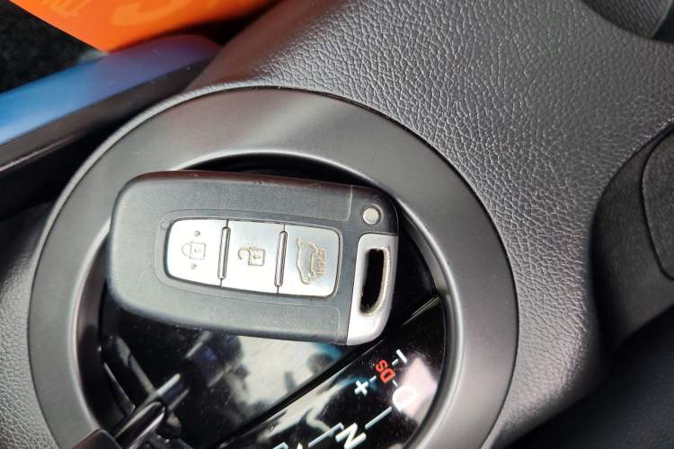 Used Hyundai Veloster 2012 1.6T Automatic Luxury Edition Vehicle Key