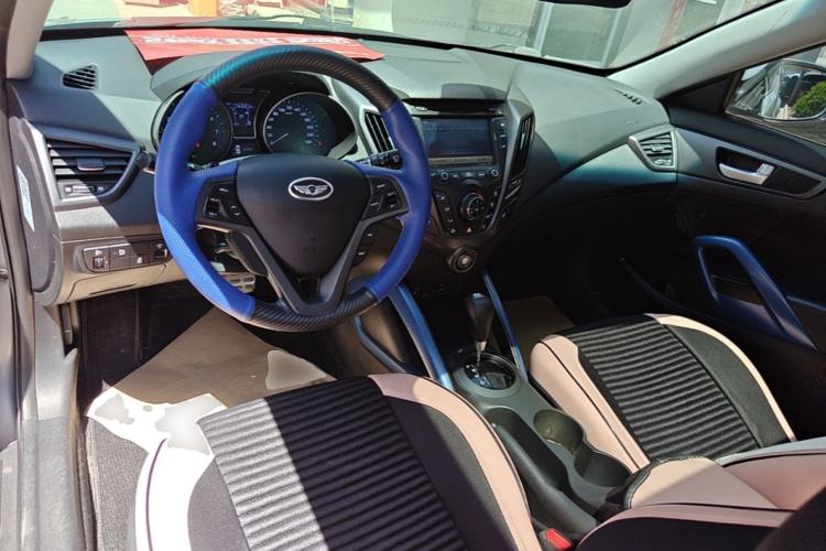 Used Hyundai Veloster 2012 1.6T Automatic Luxury Edition Center Console