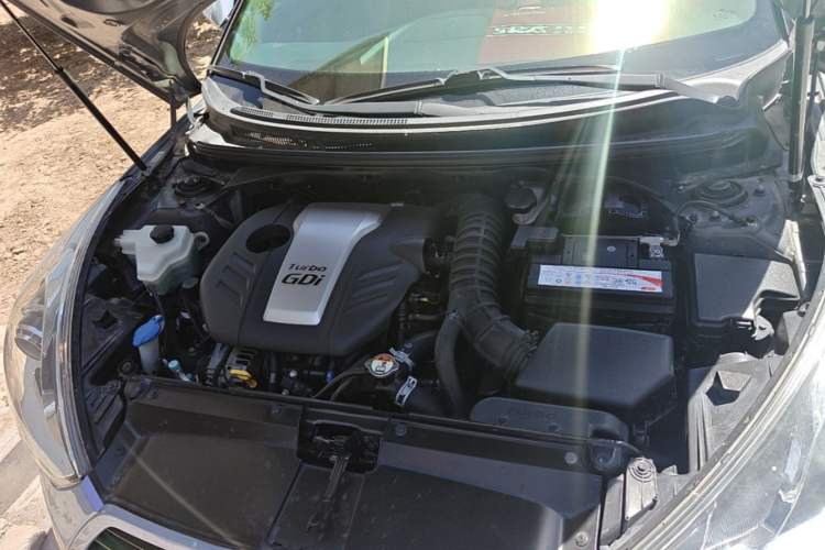Used Hyundai Veloster 2012 1.6T Automatic Luxury Edition Engine Bay