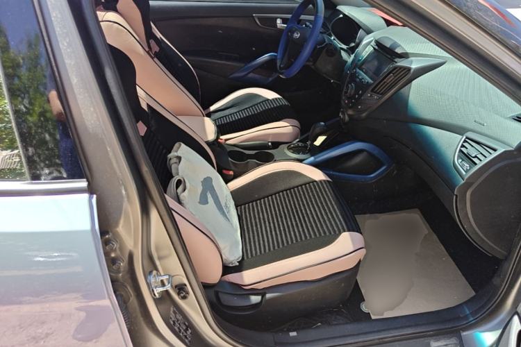Used Hyundai Veloster 2012 1.6T Automatic Luxury Edition Right Front Seat