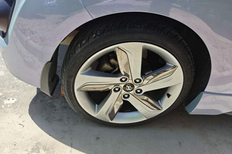 Used Hyundai Veloster 2012 1.6T Automatic Luxury Edition Right Rear Wheel Hub