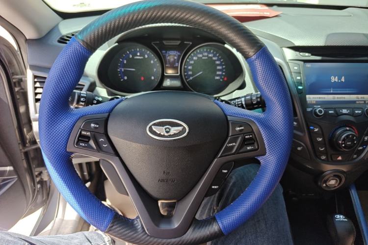 Used Hyundai Veloster 2012 1.6T Automatic Luxury Edition Steering Wheel