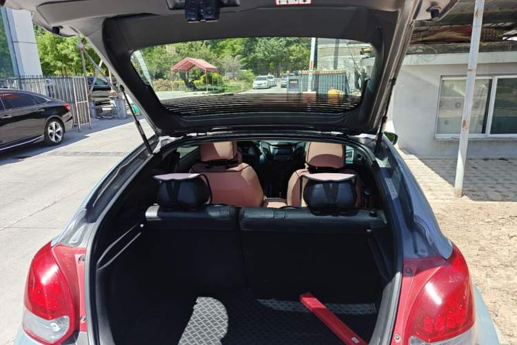 Used Hyundai Veloster 2012 1.6T Automatic Luxury Edition Trunk