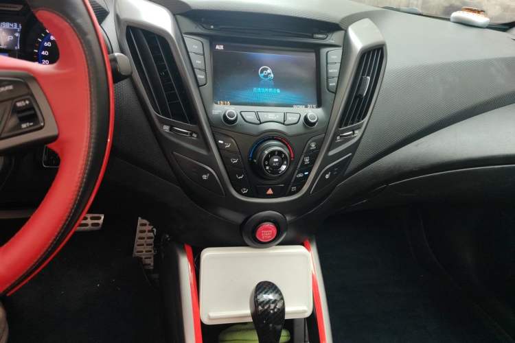 Used Hyundai Veloster 2012 1.6T Automatic Luxury Edition Audio And AC Panel