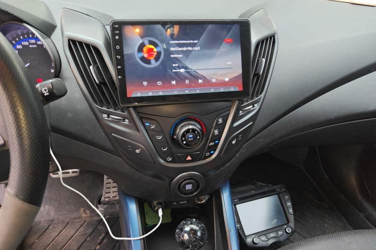 Used Hyundai Veloster 2012 1.6T Automatic Luxury Edition Audio And AC Panel