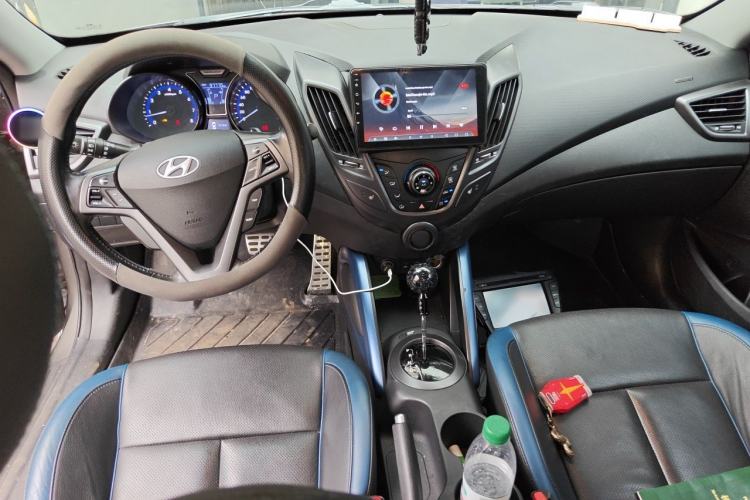 Used Hyundai Veloster 2012 1.6T Automatic Luxury Edition Center Console