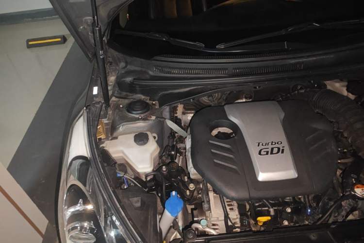 Used Hyundai Veloster 2012 1.6T Automatic Luxury Edition Engine Bay Right