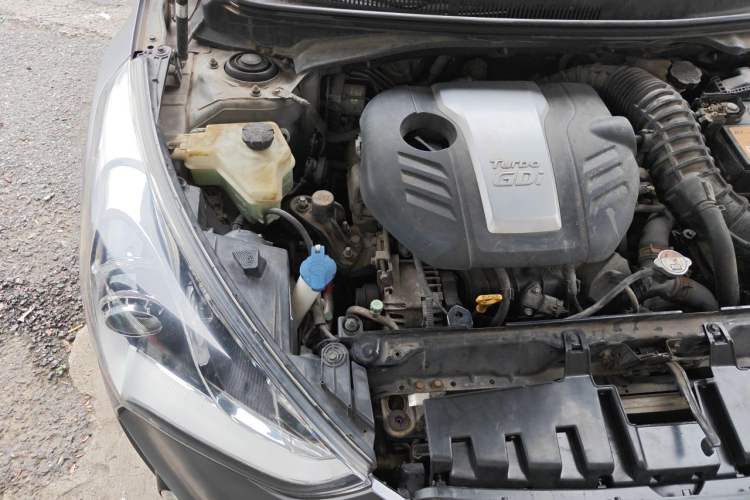 Used Hyundai Veloster 2012 1.6T Automatic Luxury Edition Engine Bay Right