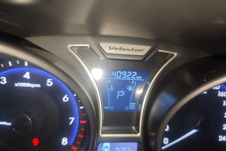 Used Hyundai Veloster 2012 1.6T Automatic Luxury Edition Odometer Close Up