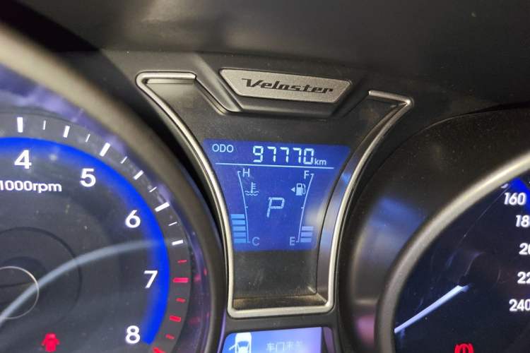 Used Hyundai Veloster 2012 1.6T Automatic Luxury Edition Odometer Close Up