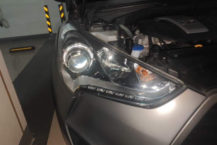 Used Hyundai Veloster 2012 1.6T Automatic Luxury Edition Right Front Headlight