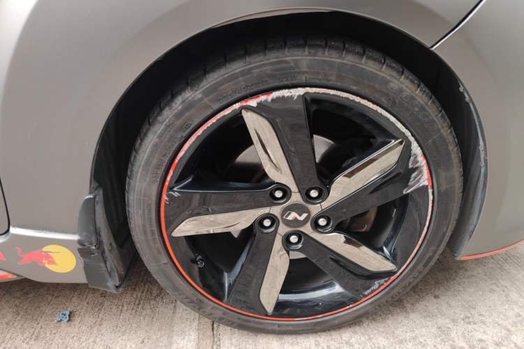 Used Hyundai Veloster 2012 1.6T Automatic Luxury Edition Right Front Wheel Hub