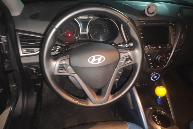 Used Hyundai Veloster 2012 1.6T Automatic Luxury Edition Steering Wheel