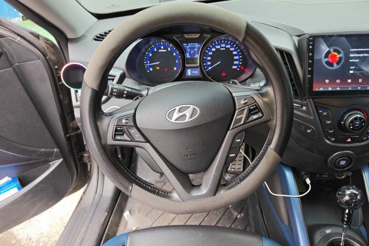 Used Hyundai Veloster 2012 1.6T Automatic Luxury Edition Steering Wheel