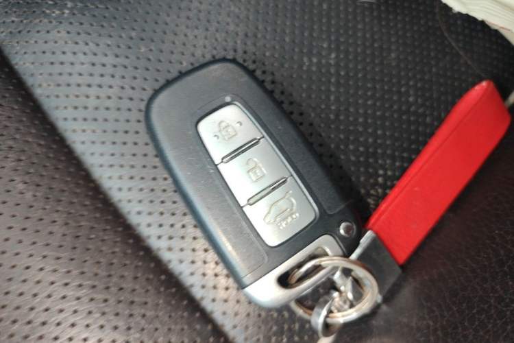 Used Hyundai Veloster 2012 1.6T Automatic Luxury Edition Vehicle Key