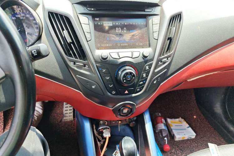 Used Hyundai Veloster 2012 1.6T Automatic Luxury Edition Audio And AC Panel