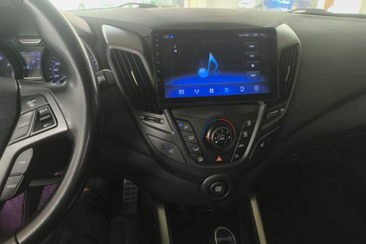 Used Hyundai Veloster 2012 1.6T Automatic Luxury Edition Audio And AC Panel