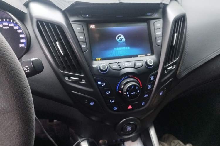 Used Hyundai Veloster 2012 1.6T Automatic Luxury Edition Audio And AC Panel