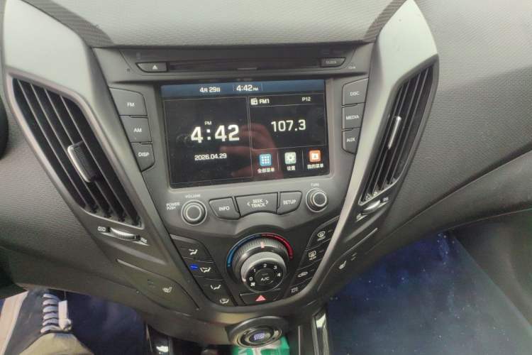 Used Hyundai Veloster 2012 1.6T Automatic Luxury Edition Audio And AC Panel