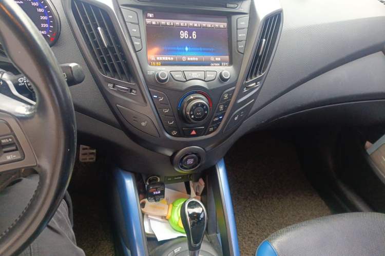 Used Hyundai Veloster 2012 1.6T Automatic Luxury Edition Audio And AC Panel