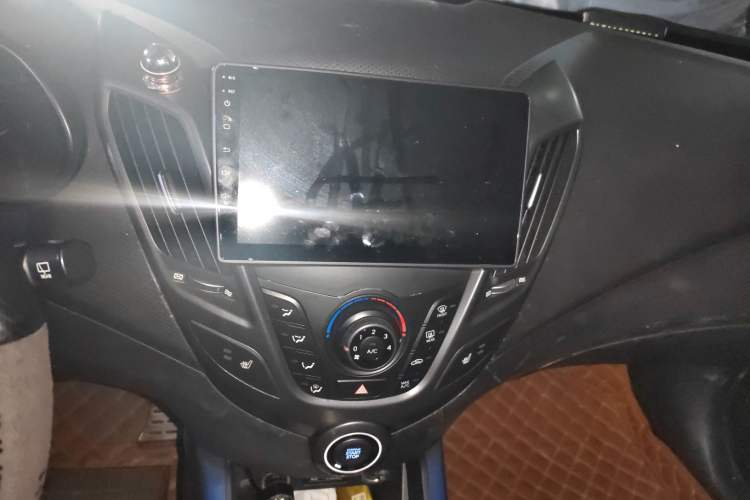 Used Hyundai Veloster 2012 1.6T Automatic Luxury Edition Audio And AC Panel