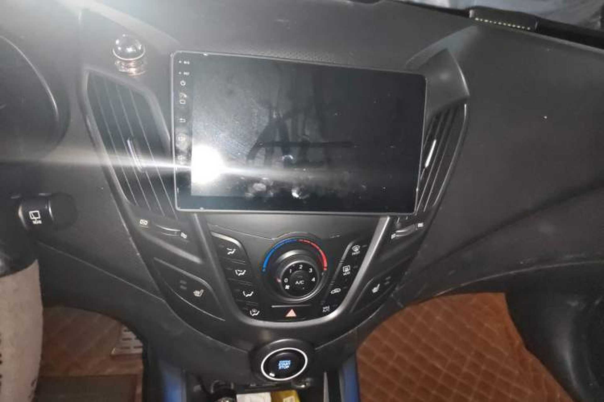 Used Hyundai Veloster 2012 1.6T Automatic Luxury Edition Audio And AC Panel