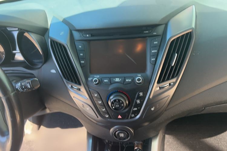Used Hyundai Veloster 2012 1.6T Automatic Luxury Edition Audio And AC Panel