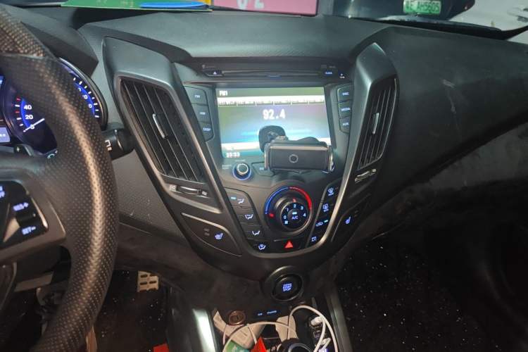 Used Hyundai Veloster 2012 1.6T Automatic Luxury Edition Audio And AC Panel
