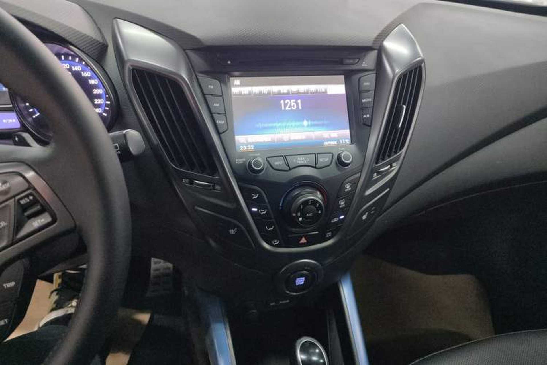 Used Hyundai Veloster 2012 1.6T Automatic Luxury Edition Audio And AC Panel