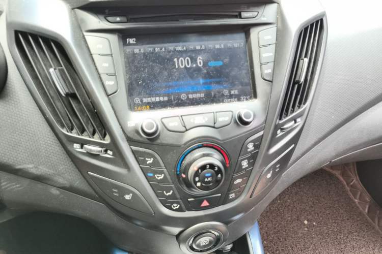 Used Hyundai Veloster 2012 1.6T Automatic Luxury Edition Audio And AC Panel
