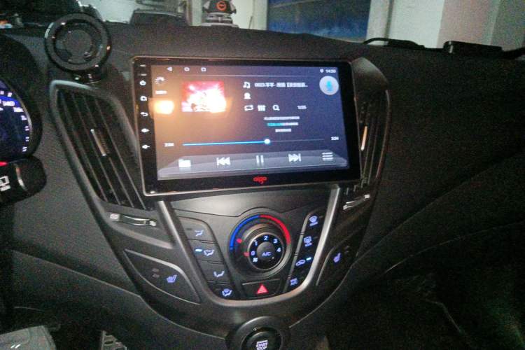 Used Hyundai Veloster 2012 1.6T Automatic Luxury Edition Audio And AC Panel