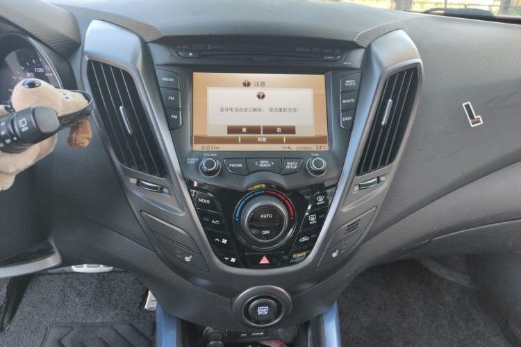 Used Hyundai Veloster 2012 1.6T Automatic Luxury Edition Audio And AC Panel