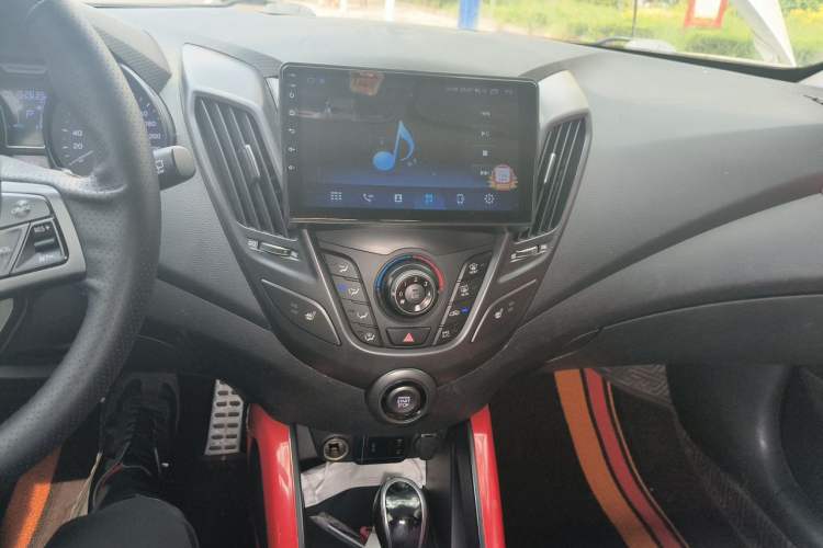 Used Hyundai Veloster 2012 1.6T Automatic Luxury Edition Audio And AC Panel