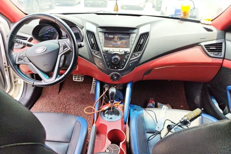Used Hyundai Veloster 2012 1.6T Automatic Luxury Edition Center Console
