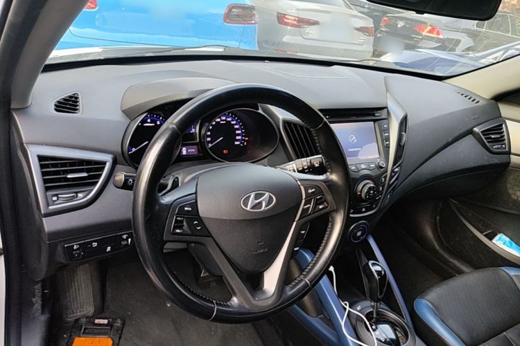 Used Hyundai Veloster 2012 1.6T Automatic Luxury Edition Center Console